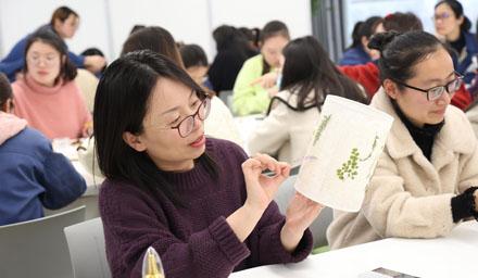 以春為名，海星女神，共赴花事，三·八婦女節(jié)快樂！